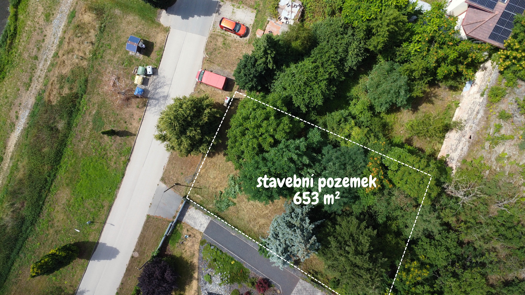 Prodej stavebního pozemku 653 m² – fotografie 2