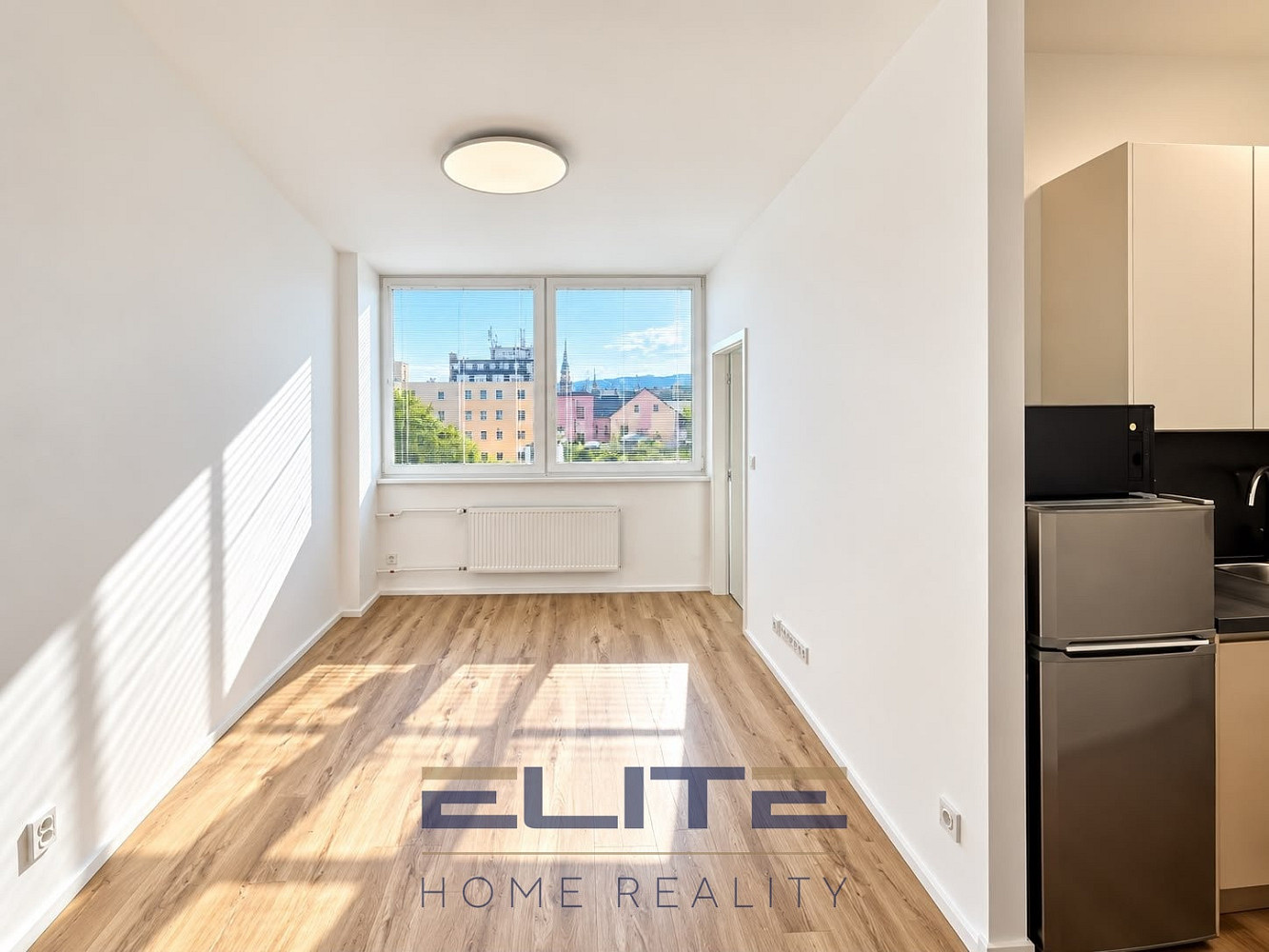 Pronájem bytu 2+kk 33 m² – fotografie 2