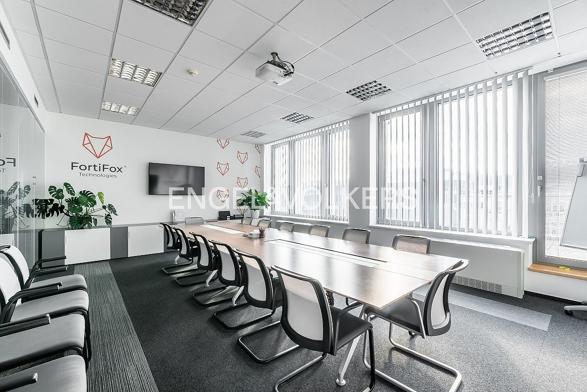 Pronájem kanceláře 553 m² – fotografie 3