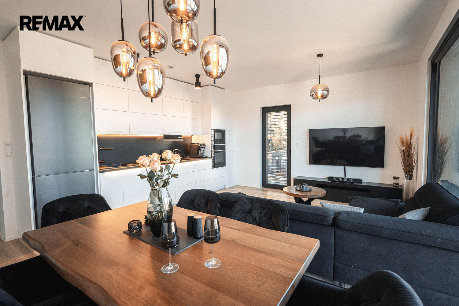 Pronájem bytu 3+kk 86 m² – fotografie 2