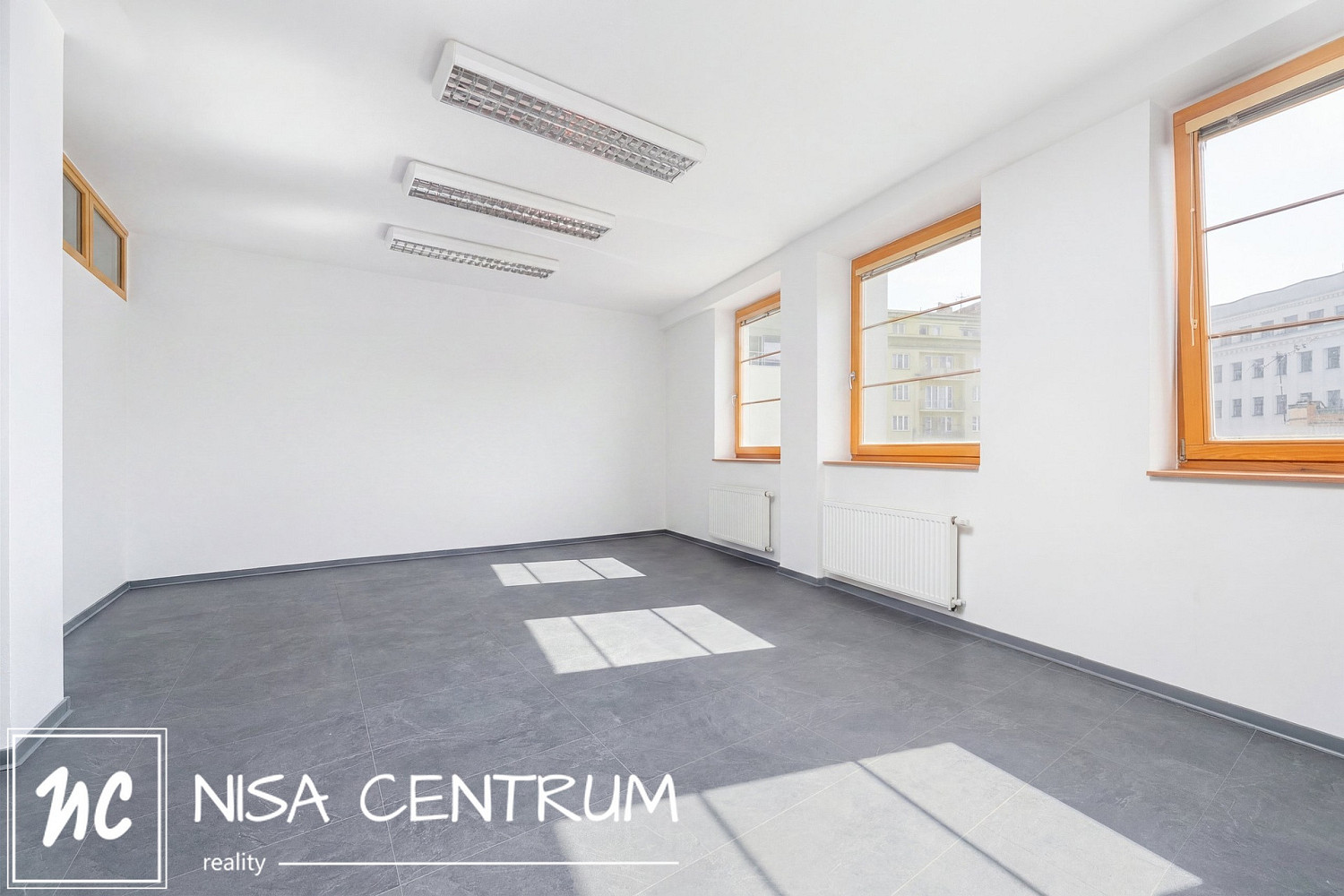 Pronájem kanceláře 161 m² – fotografie 3