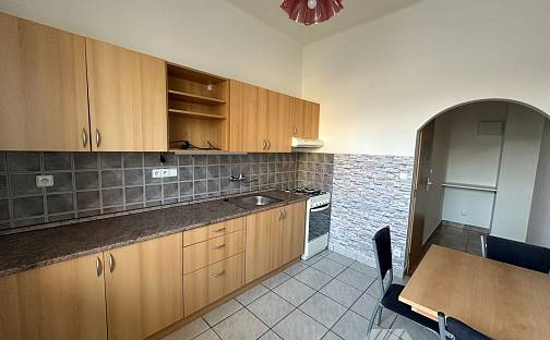 Pronájem bytu 2+1 54 m², třída Tomáše Bati, Zlín