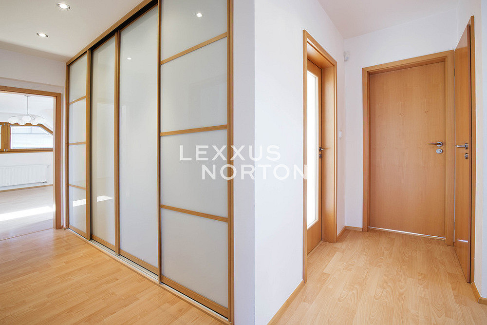 Pronájem domu 190 m² s pozemkem 811 m² — photo 3