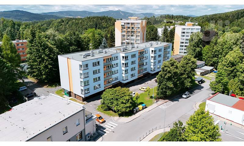 Samostatná garáž přímo v bytovém domě jablonec nad nisou — photo 2