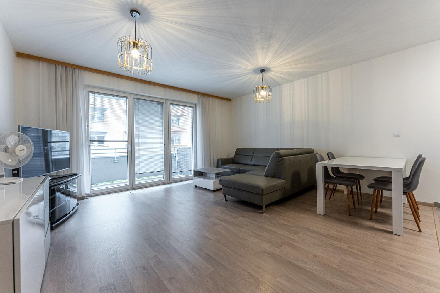 Pronájem bytu 3+kk 78 m² – pohled 3