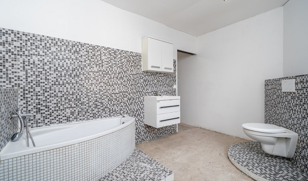 Prodej domu 150 m² s pozemkem 100 m², Trmice – náhled fotky 8