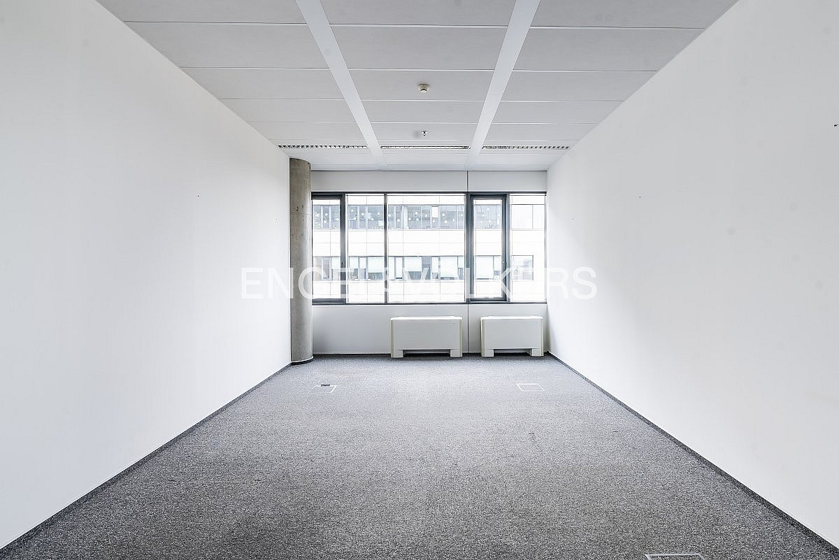 Pronájem kanceláře 606 m² – fotografie 4