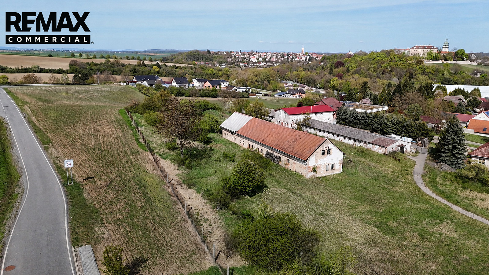 Prodej stavebního pozemku 869 m² – fotografie 3
