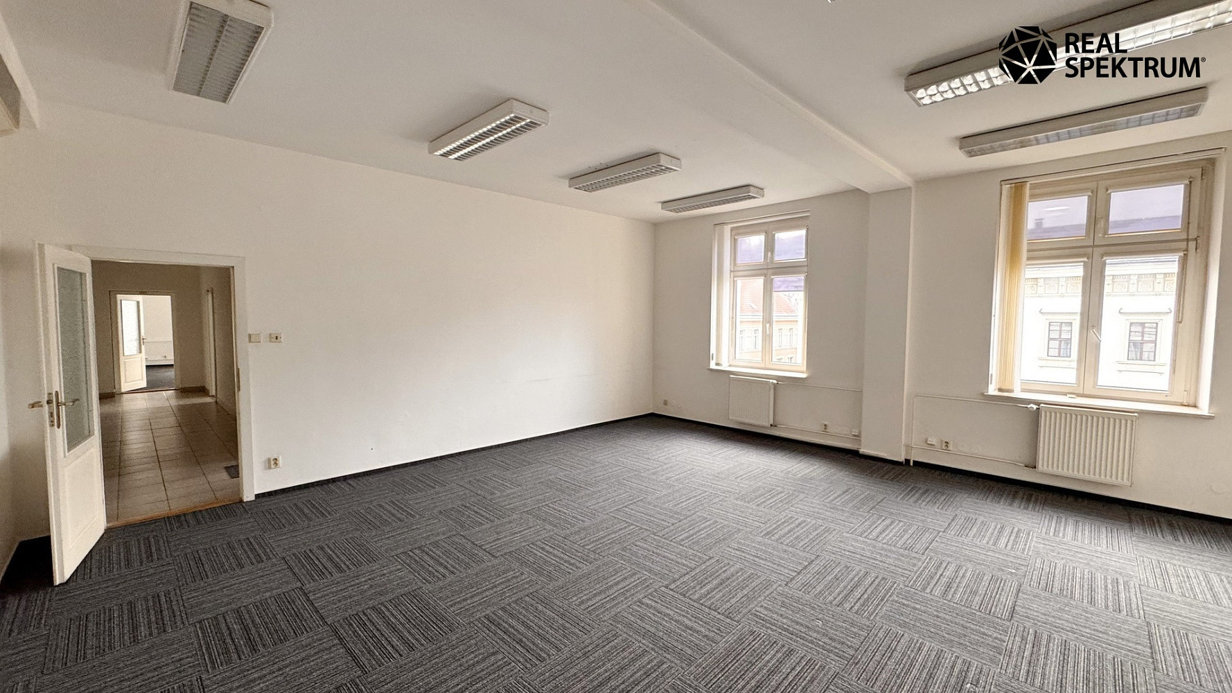 Pronájem kanceláře 283 m² – fotografie 4