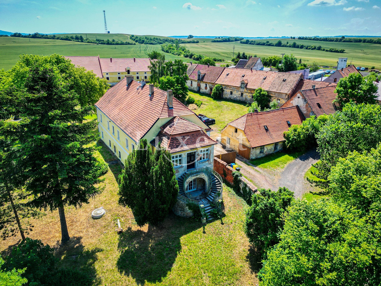 Prodej domu 3 000 m² s pozemkem 12 372 m²