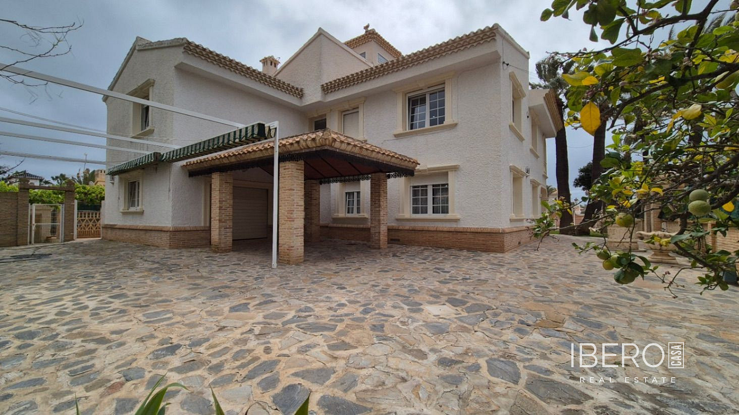 Prodej domu 545 m² s pozemkem 1 445 m²