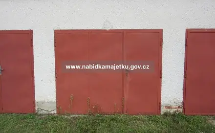 Rouchovany - řadová garáž bez čp/če včetně pozemku st. parc. č. 413/3, Rouchovany, okres Třebíč