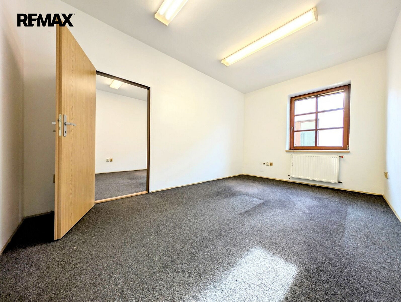 Pronájem kanceláře 20 m² – fotografie 3