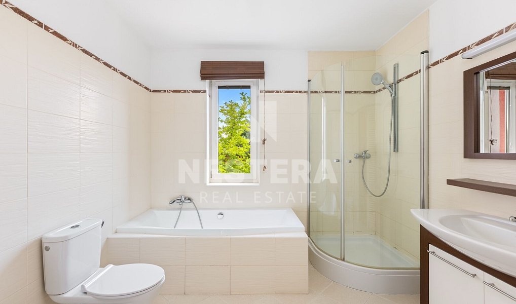 Prodej bytu 5+kk 198 m², Šestajovice – náhled fotky 13