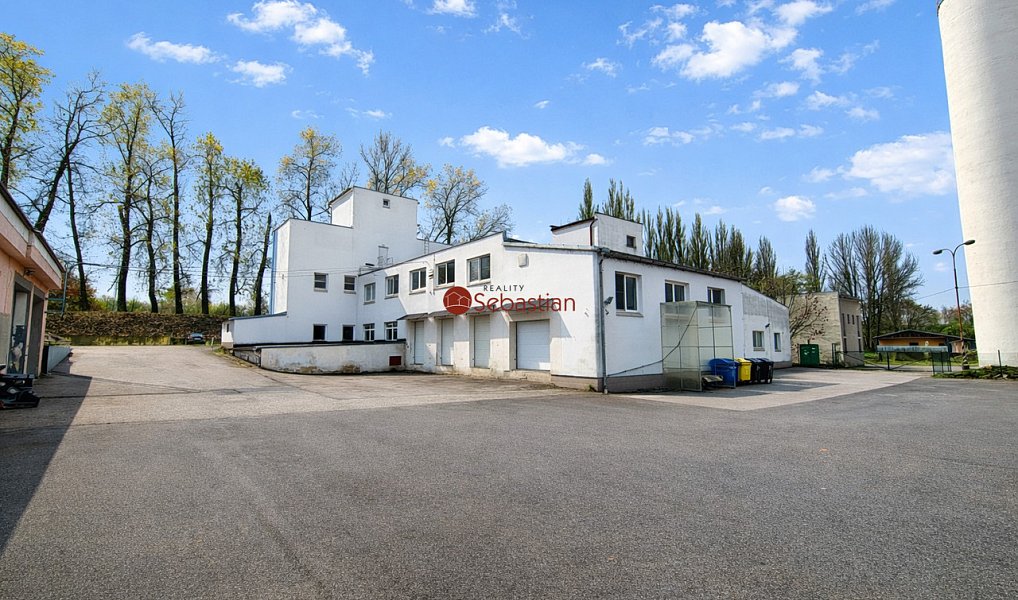 Pronájem výrobních prostor 1 930 m², Jičín – náhled fotky 2
