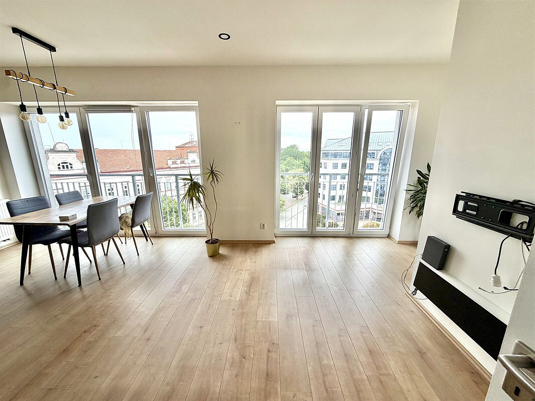 Pronájem bytu 2+kk 95 m² — photo 4