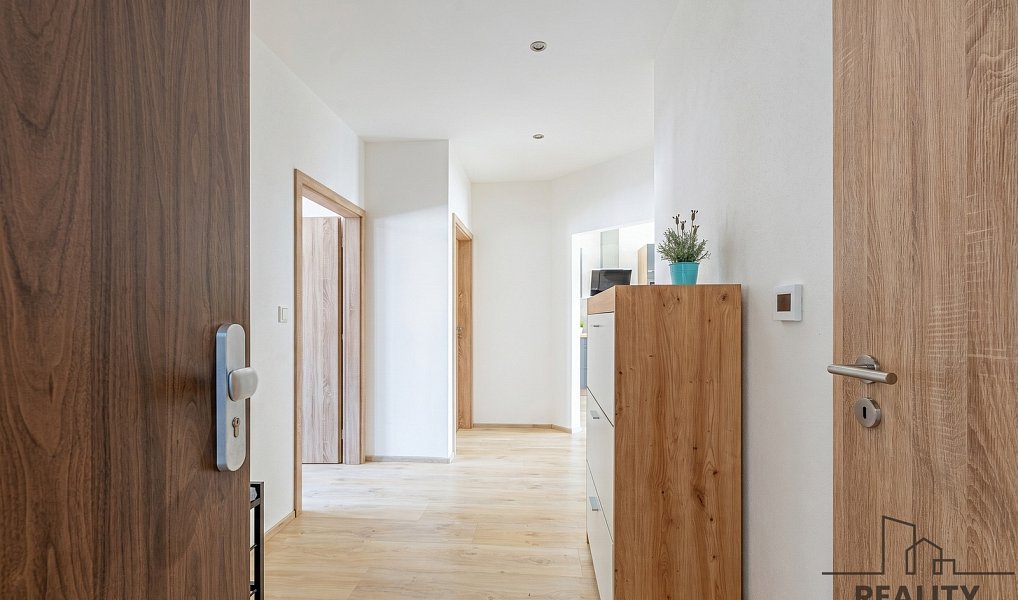 Prodej bytu 4+kk 80 m², Vochov – náhled fotky 9
