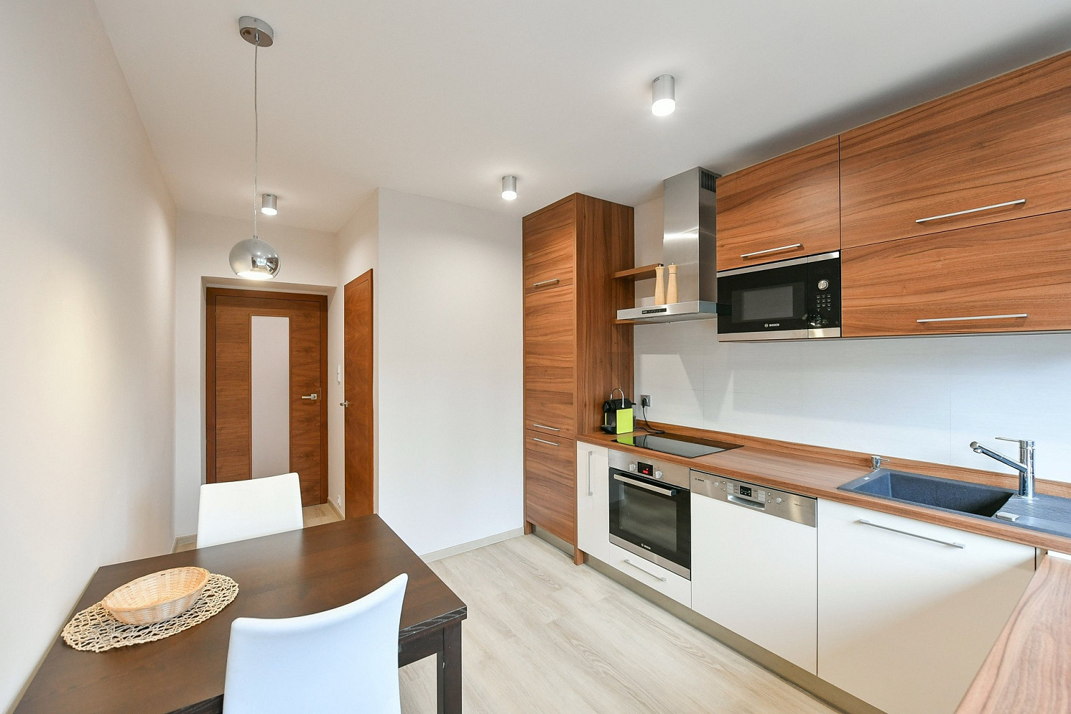 Pronájem bytu 2+1 74 m² – fotografie 2