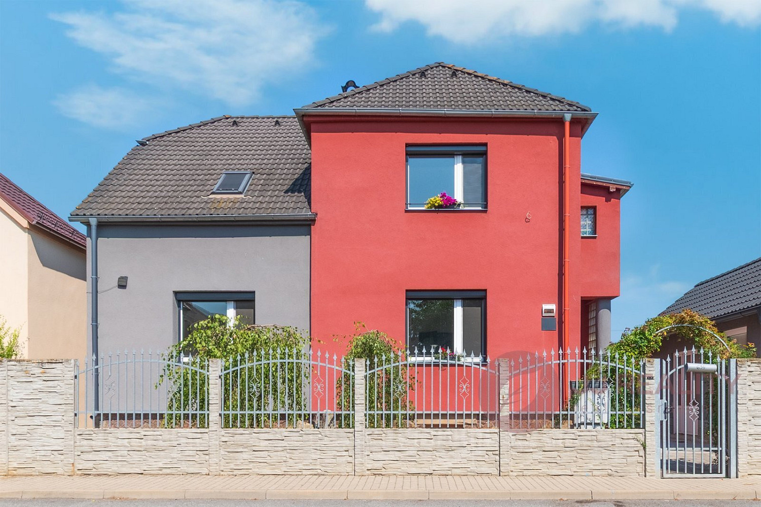 Prodej domu 220 m² s pozemkem 357 m² – fotografie 2