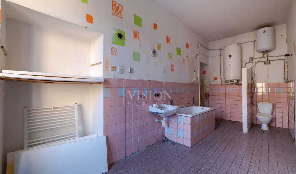 Prodej domu 421 m² s pozemkem 444 m², Broumov – náhled fotky 11