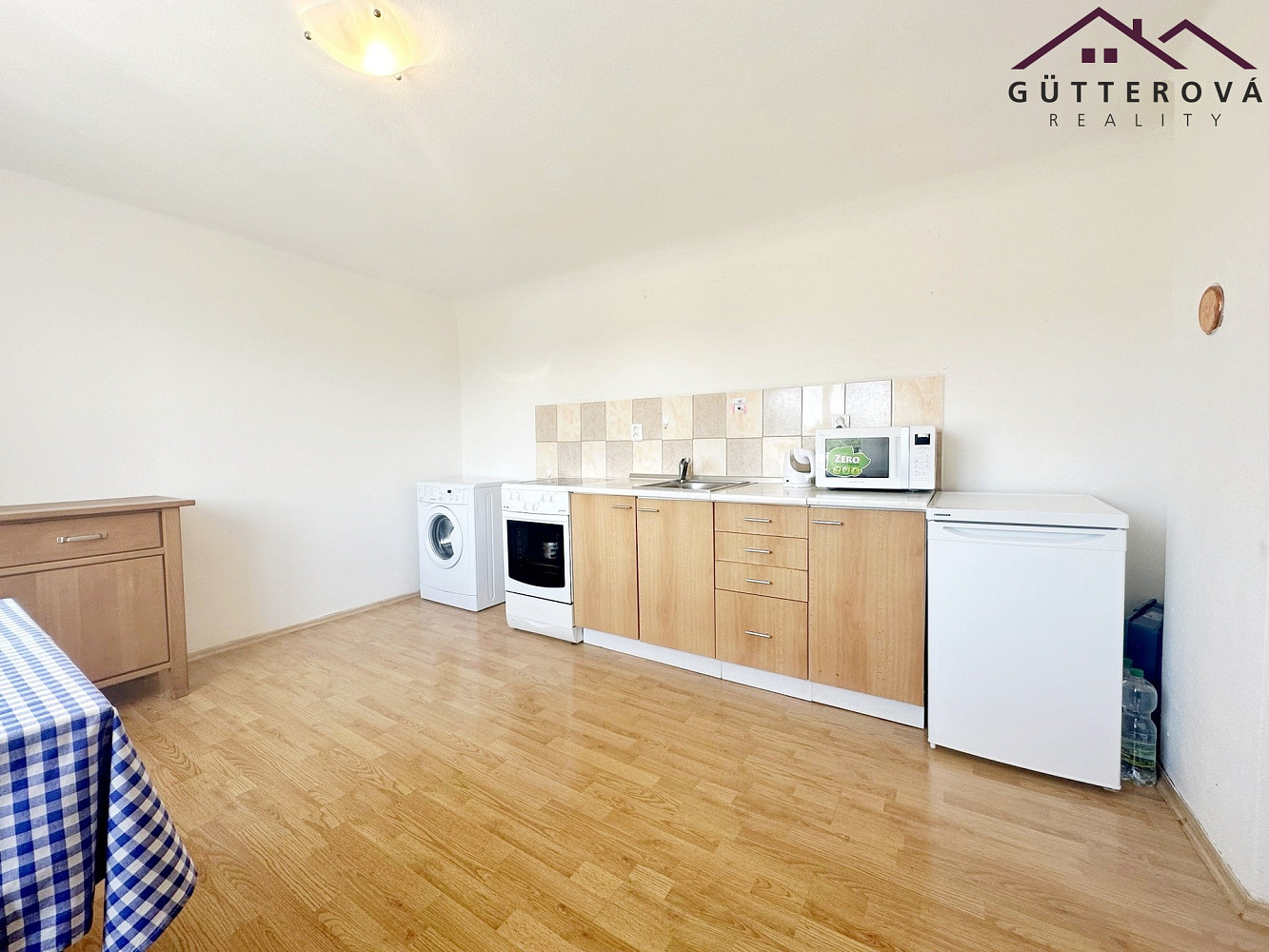 Pronájem bytu 2+kk 45 m² – pohled 2