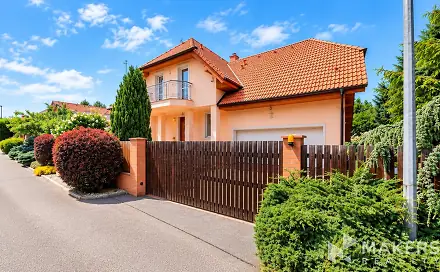 Prodej domu 331 m² s pozemkem 803 m², Nad Helmrovkou, Praha 6 - Lysolaje