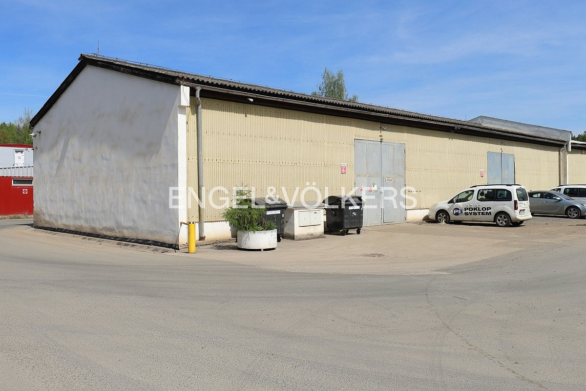 Pronájem skladovacích prostor 370 m²