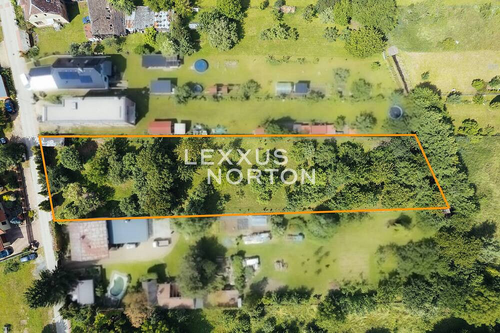 Prodej stavebního pozemku 2 573 m² – další