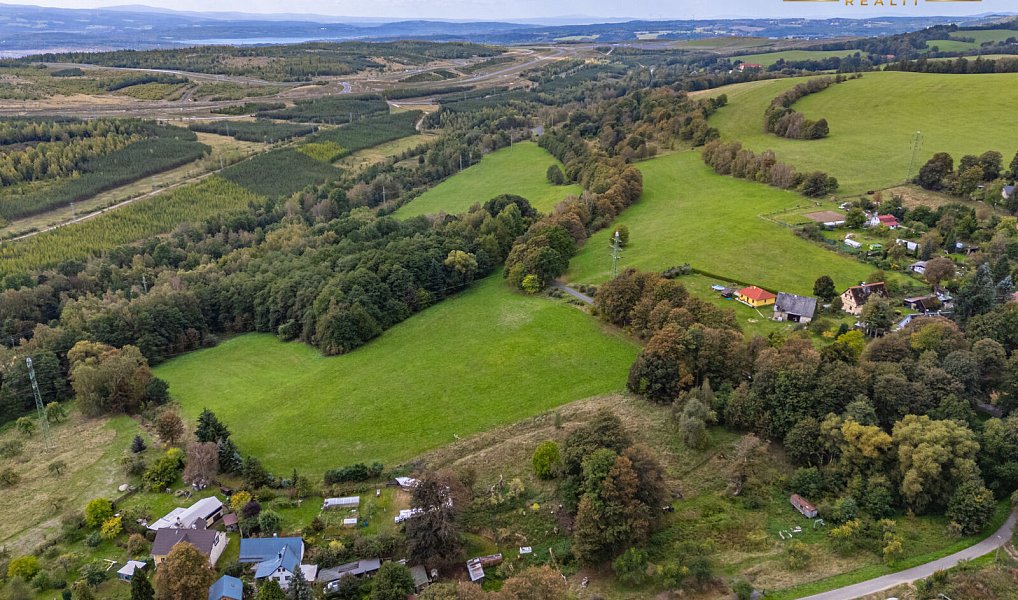 Prodej stavebního pozemku 3 300 m², Dolní Nivy – náhled fotky 4