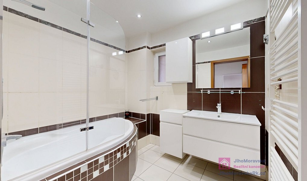 Prodej domu 188 m² s pozemkem 135 m², Hodonín – náhled fotky 3