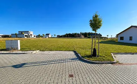 Prodej stavebního pozemku 825 m², Chlumec nad Cidlinou - Kladruby, okres Hradec Králové