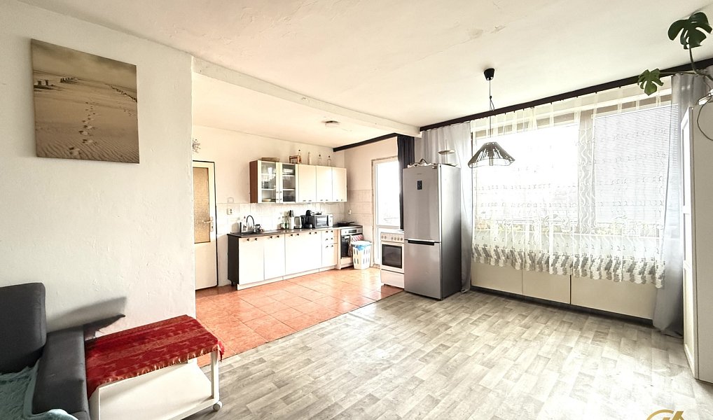 Prodej domu 188 m² s pozemkem 1 077 m², Cerhenice – náhled fotky 2