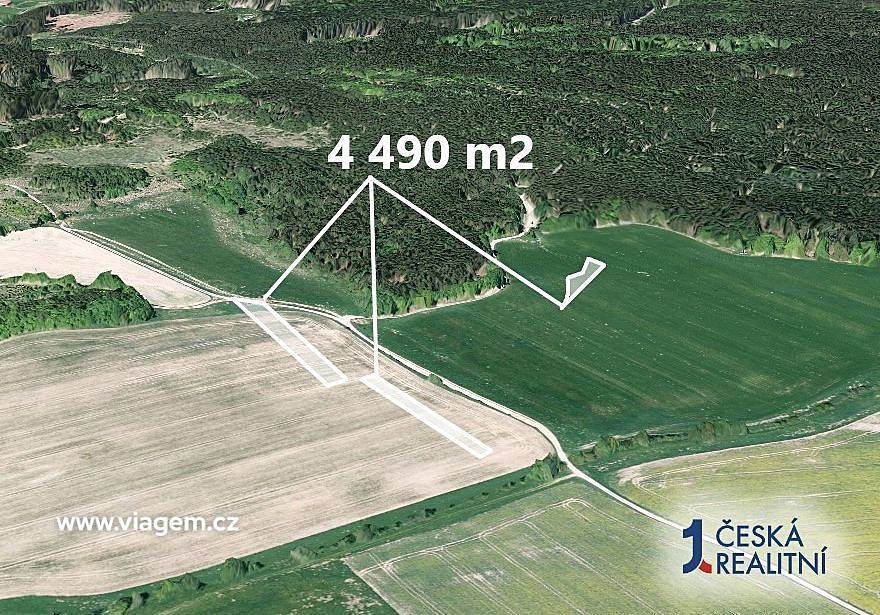 Pole 4 490 m² – pohled 2