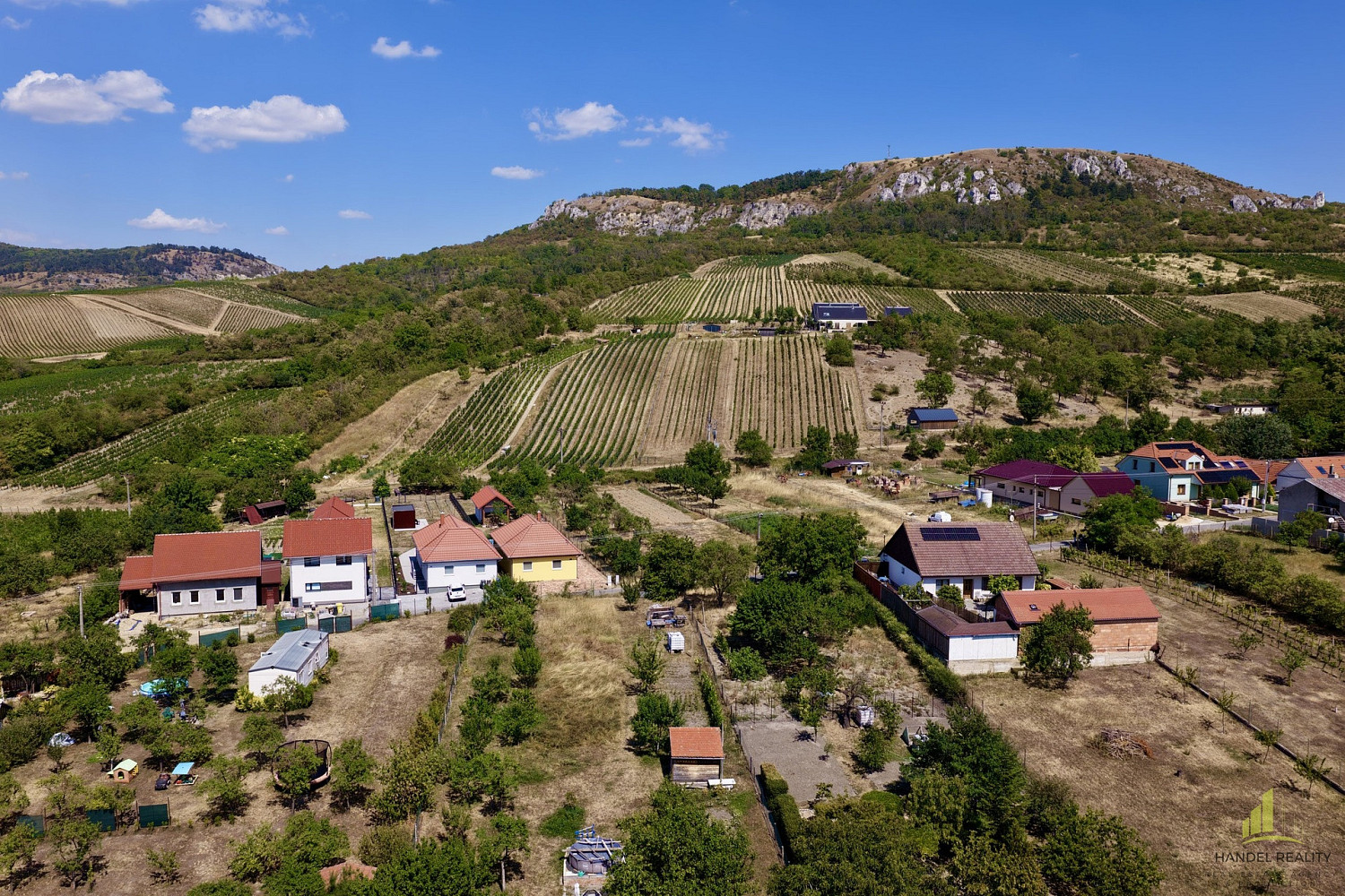 Prodej stavebního pozemku 916 m² – fotografie 2