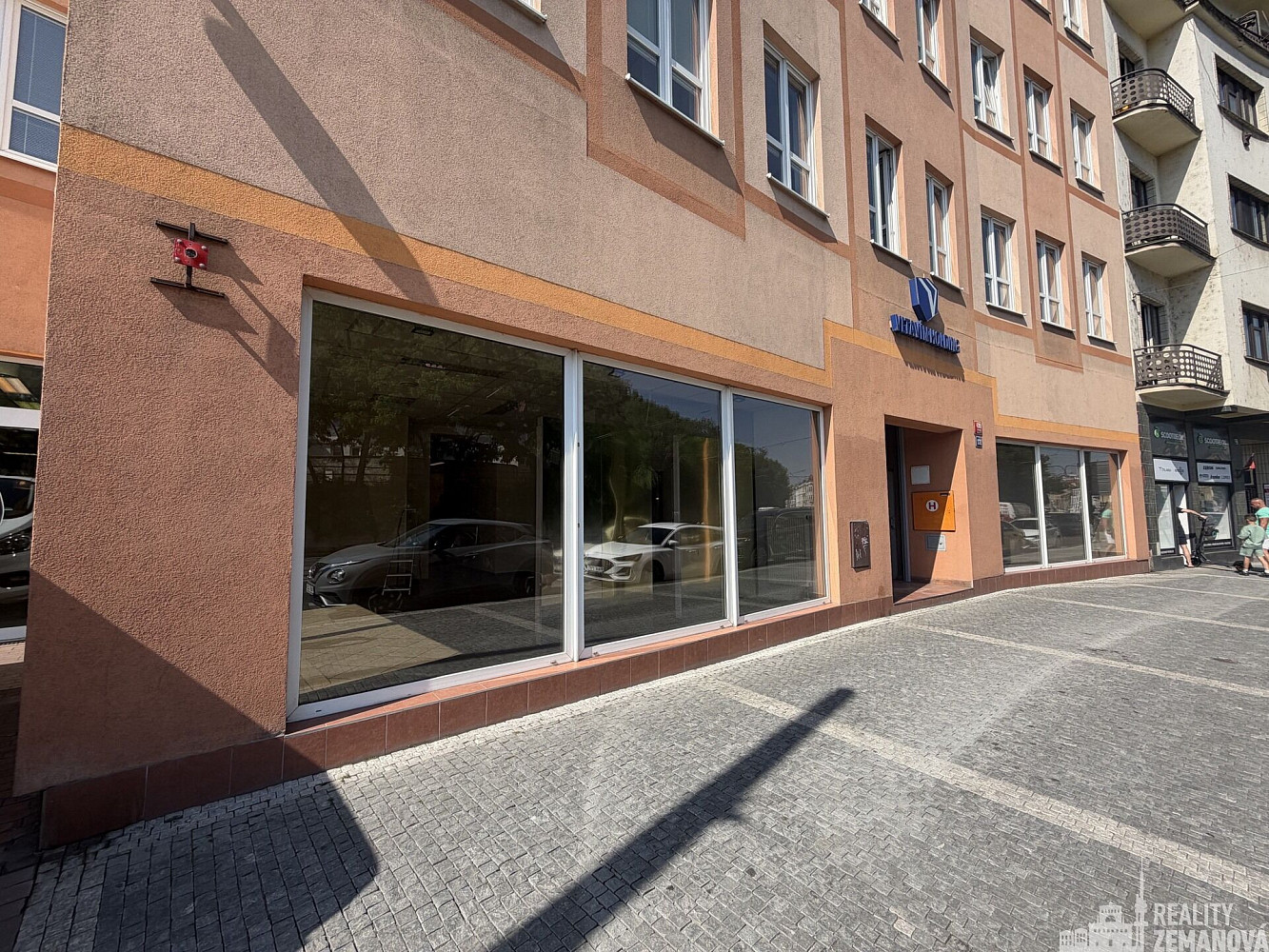 Pronájem obchodních prostor 323 m² — photo 2