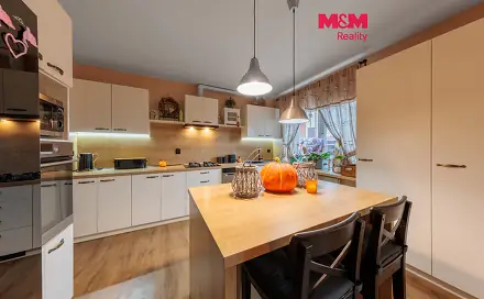 Prodej domu 160 m² s pozemkem 987 m², Chodovská, Nová Role, okres Karlovy Vary
