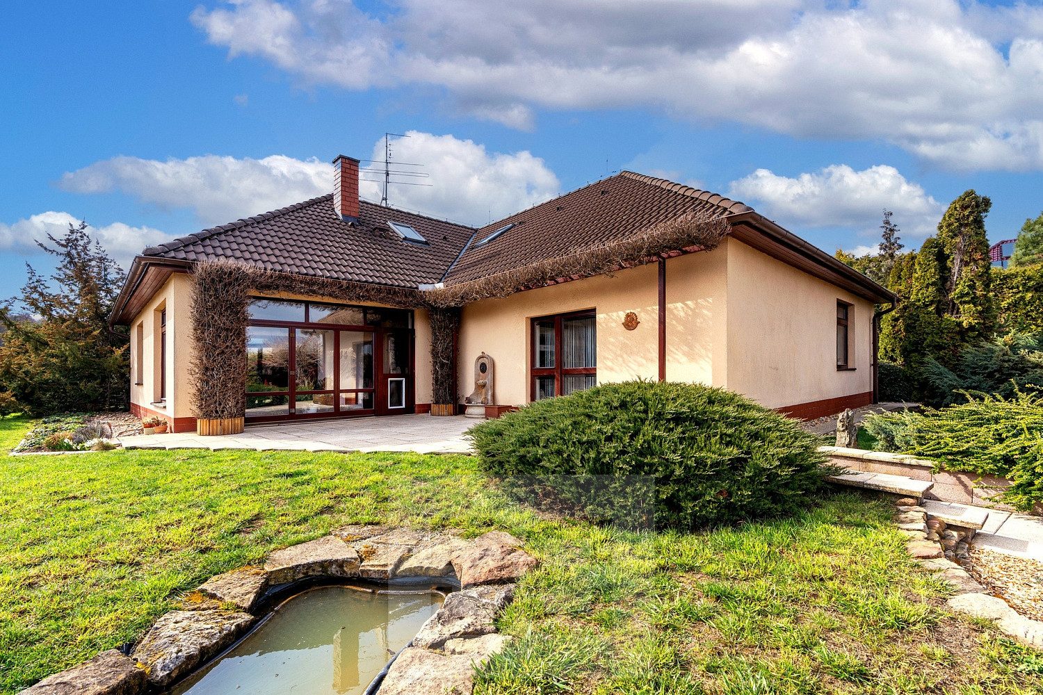 Prodej domu 262 m² s pozemkem 2 154 m²