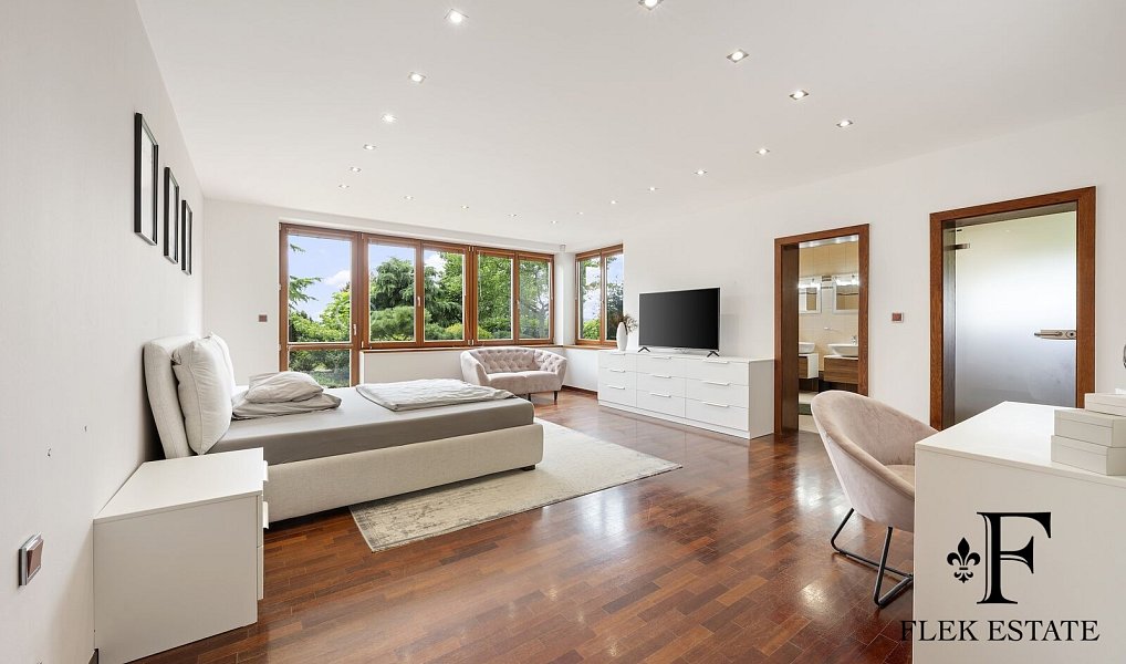 Prodej domu 371 m² s pozemkem 2 392 m², Medlov – náhled fotky 18
