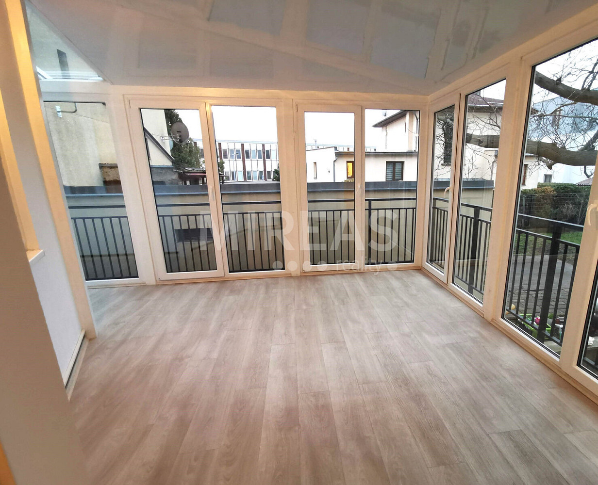 Pronájem bytu 2+kk 38 m² – fotografie 3