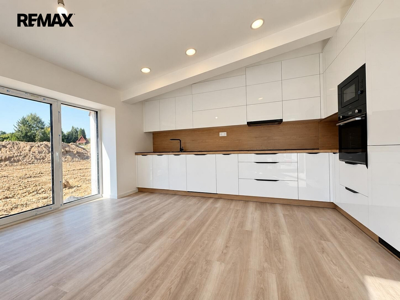 Prodej domu 91 m² s pozemkem 326 m² – fotografie 2