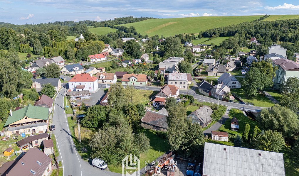 Prodej stavebního pozemku 1 379 m², Dvorce – náhled fotky 12