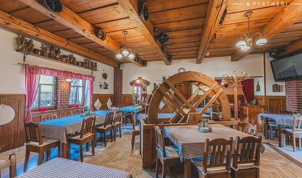 Prodej ubytovacího objektu 915 m², Hradec Králové – náhled fotky 4