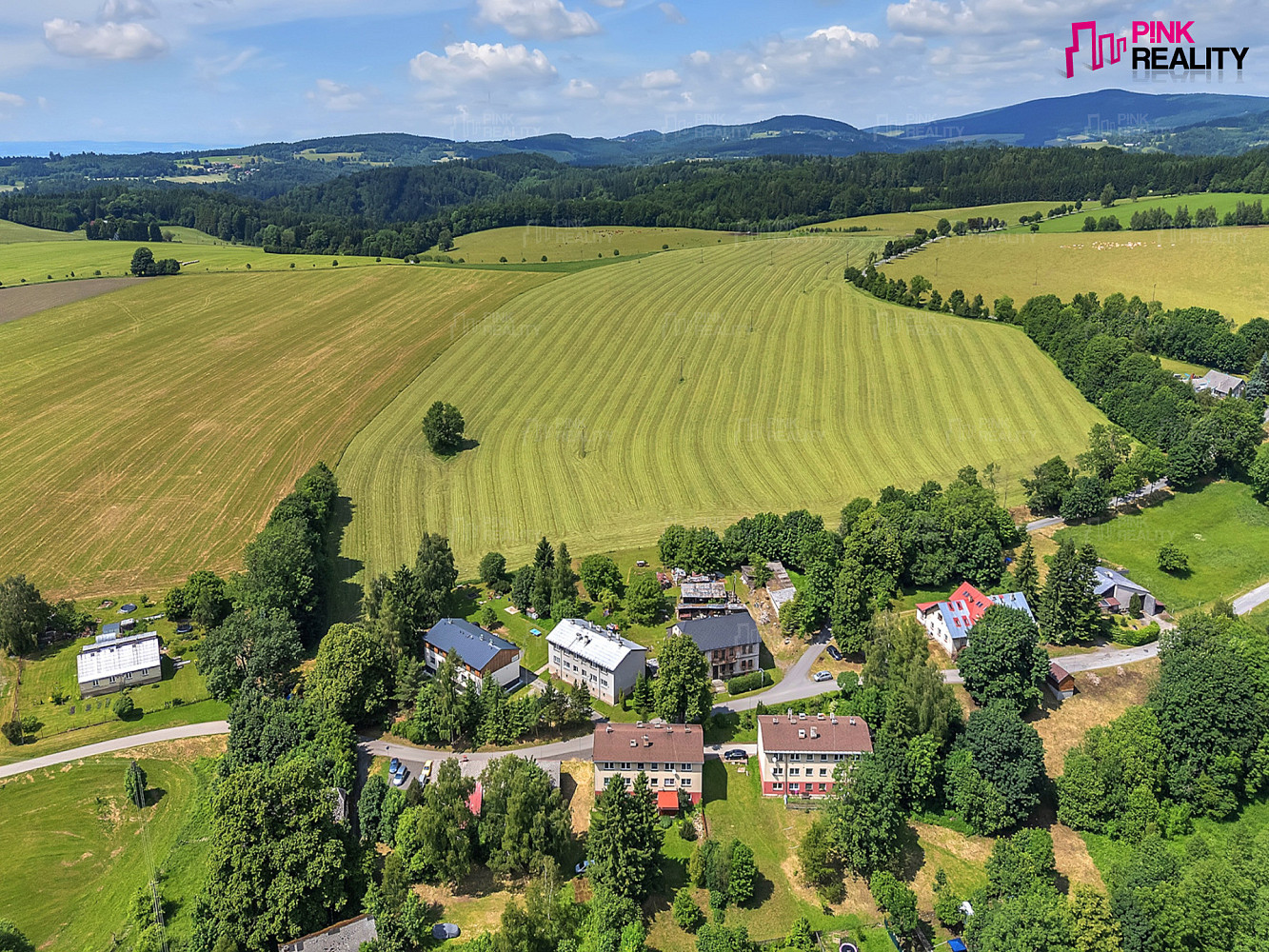 Prodej nájemního domu, činžáku 460 m² – fotografie 2