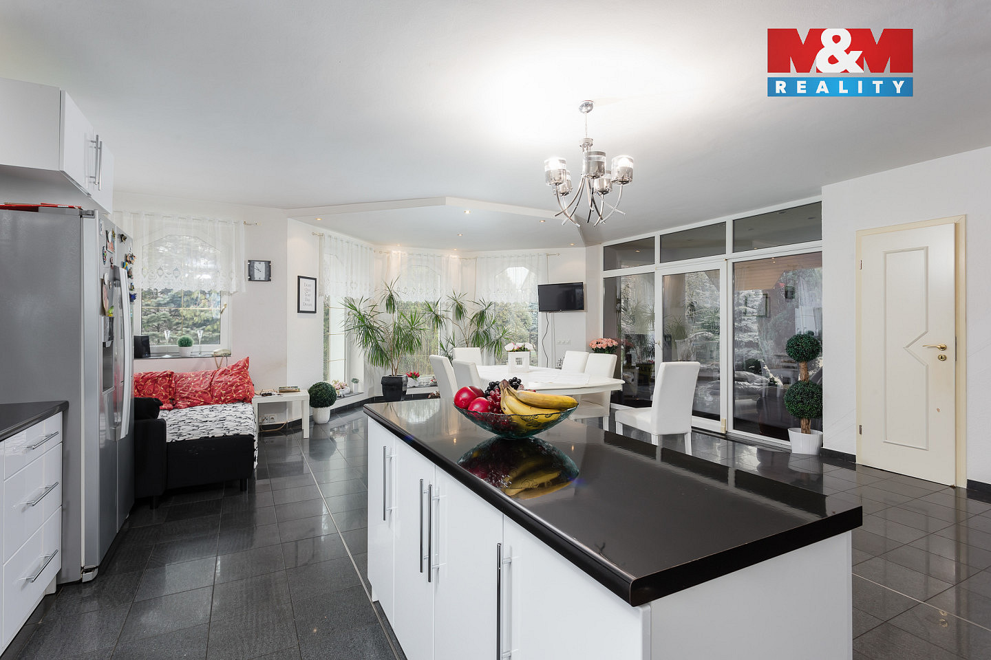 Prodej domu 350 m² s pozemkem 2 588 m² — photo 2