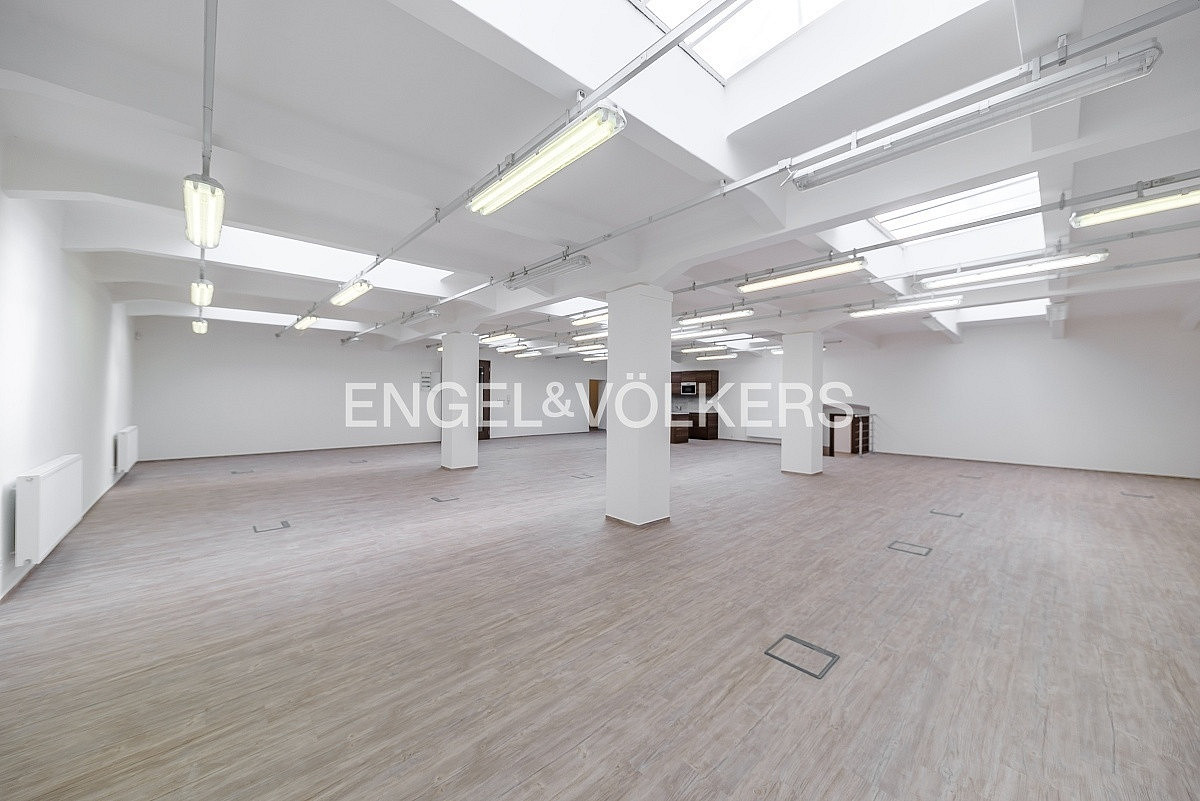 Pronájem kanceláře 333 m² – fotografie 3