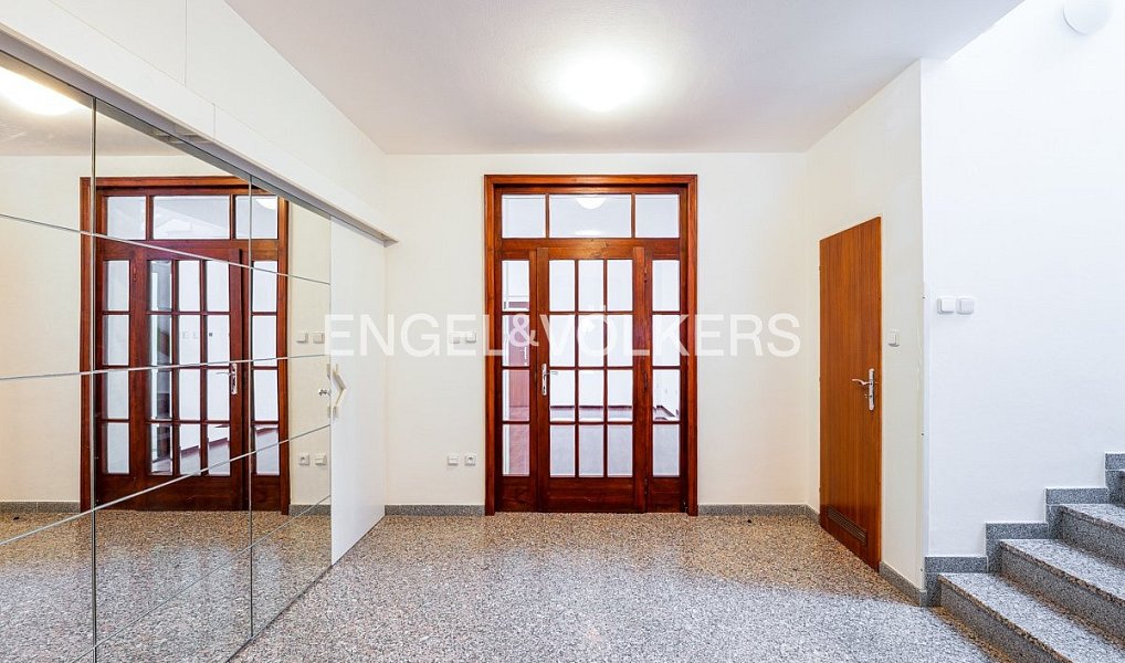 Pronájem domu 417 m² s pozemkem 1 000 m², Praha – náhled fotky 22