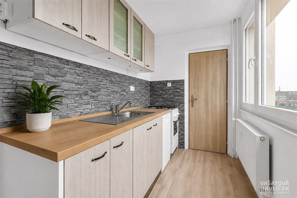 Pronájem bytu 3+1 60 m² – pohled 2