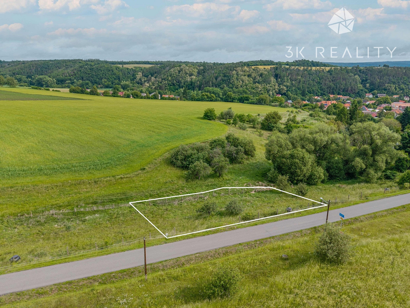 Prodej stavebního pozemku 964 m² – fotografie 3