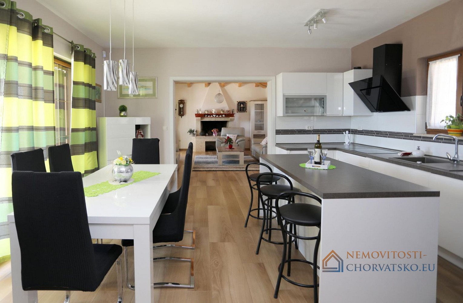 Prodej domu 226 m² s pozemkem 776 m² – pohled 4