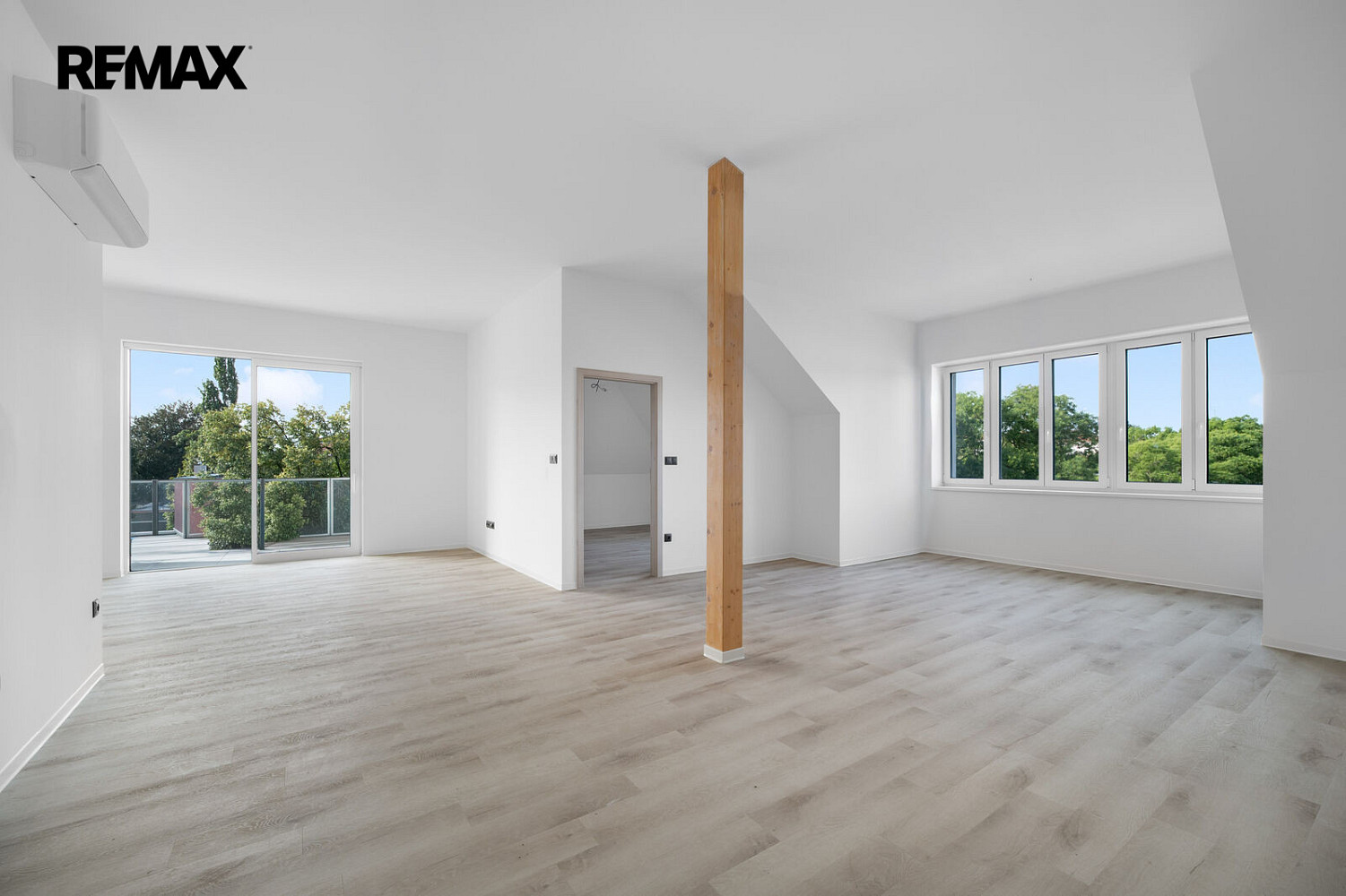 Pronájem bytu 4+kk 115 m² – fotografie 5